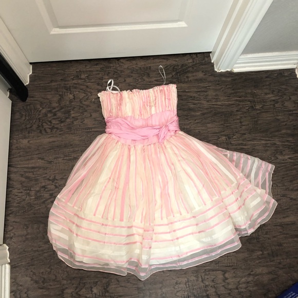 ❌Sold❌ Pink and White Betsey Johnson Dress GUC - Picture 2 of 10